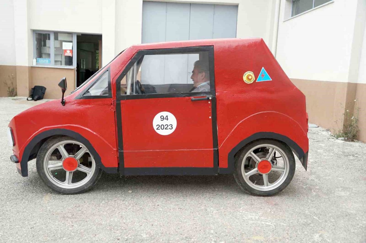 Teknofest’te tasarladıkları elektrikli araçla göz dolduran lise öğrecileri Togg servisine talip