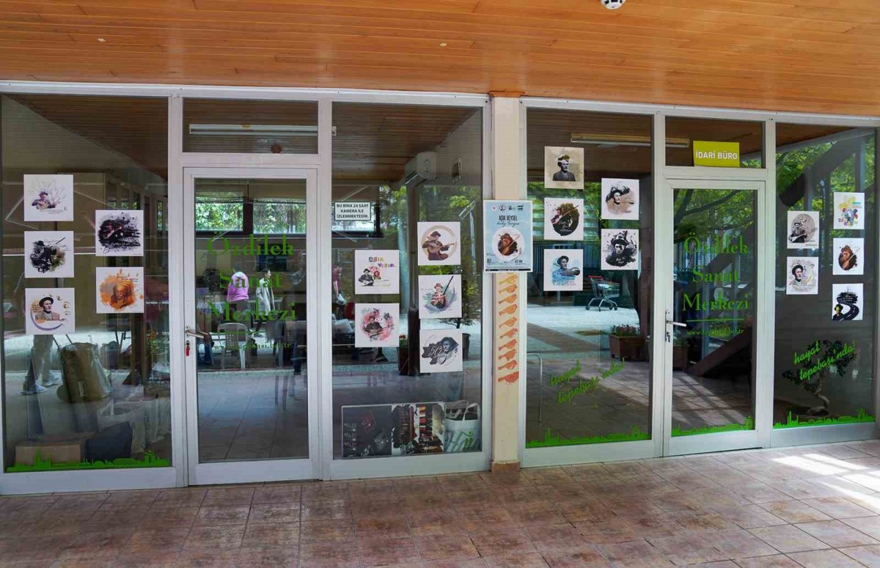 Aşık Veysel kolaj sergisi ziyaretçilerini bekliyor