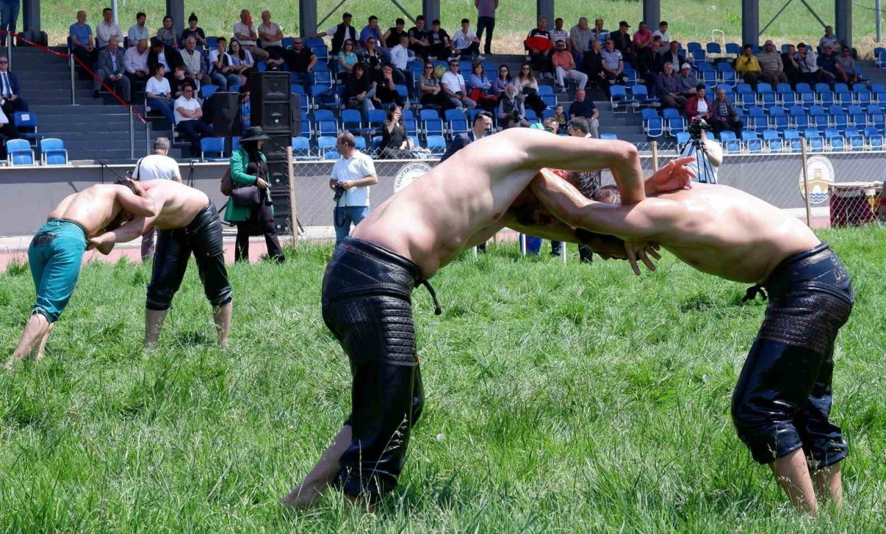 Üniversiteli pehlivanlar, Edirne’de çayıra çıktı