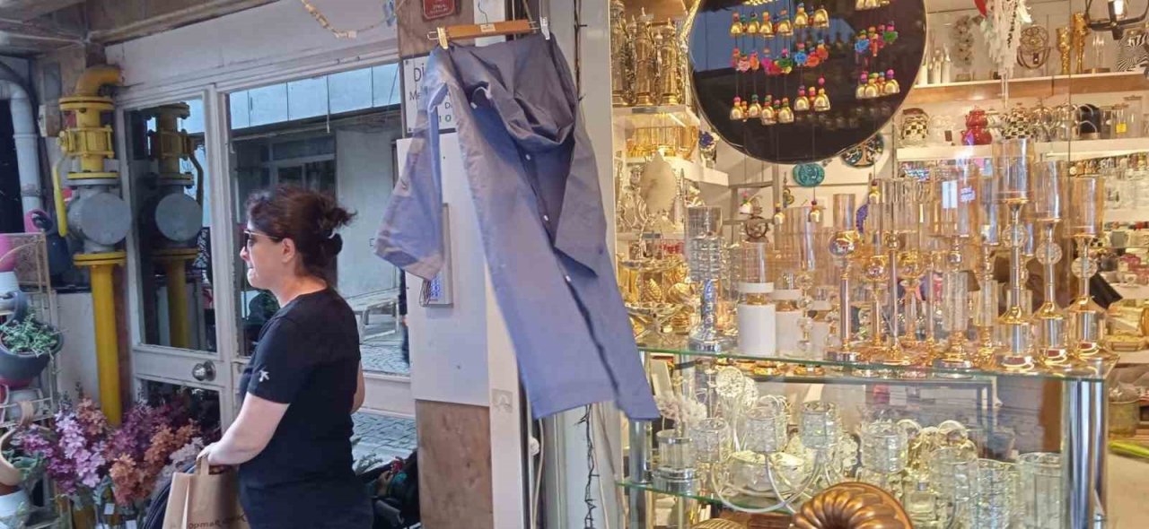 Vatandaşların pratik ‘yağmurluk’ çözümü