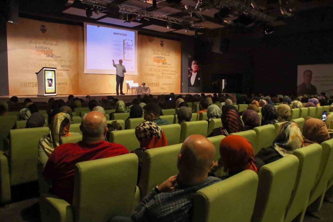 Prof. Dr. Kemal Sayar’dan Yalova’da söyleşi