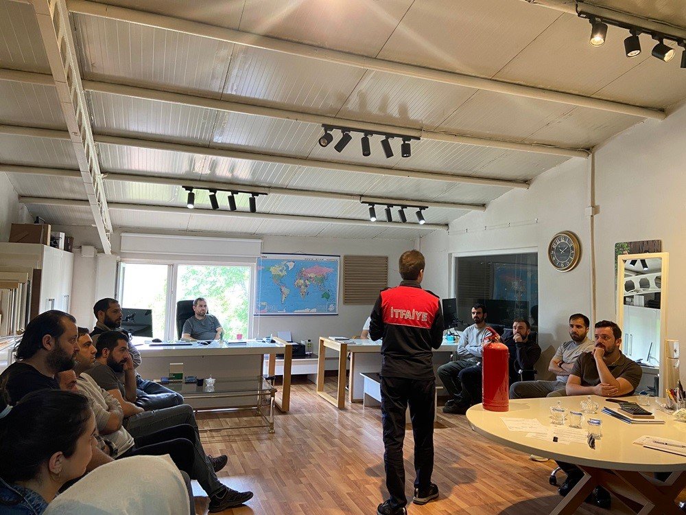 Yalova Belediyesi İtfaiye Müdürlüğü eğitimlerine devam ediyor