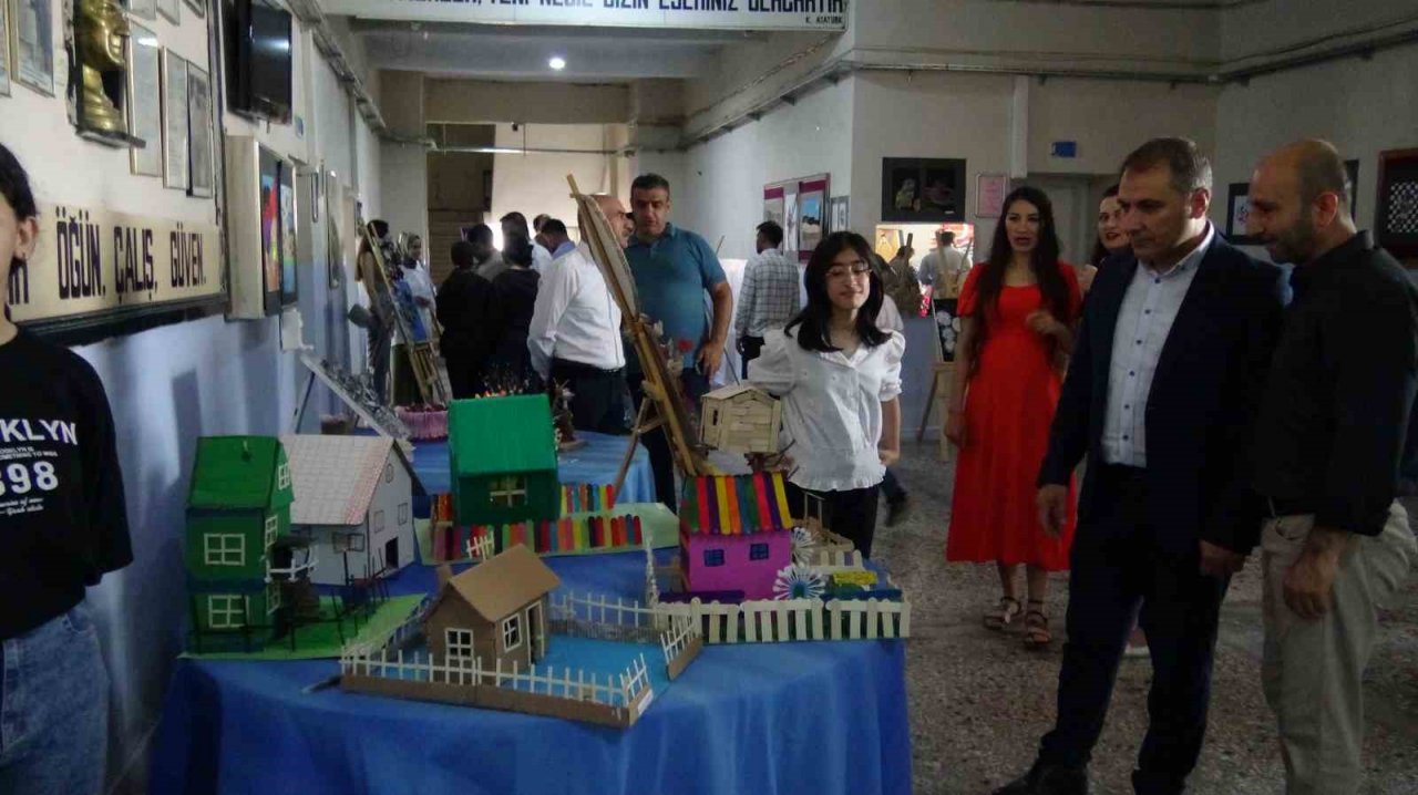 Batman’da atık malzemeler öğrenciler ve hocalarının elinde hayat buldu