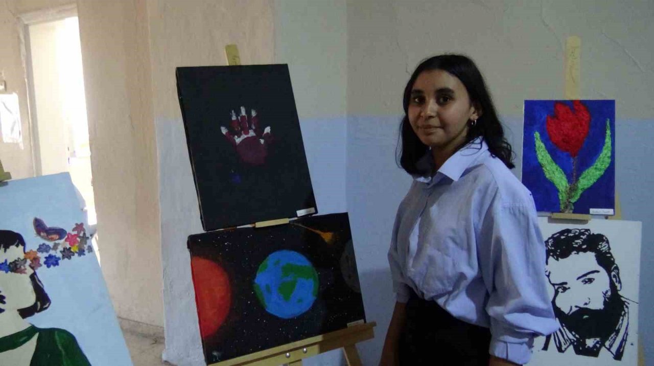 Batman’da atık malzemeler öğrenciler ve hocalarının elinde hayat buldu