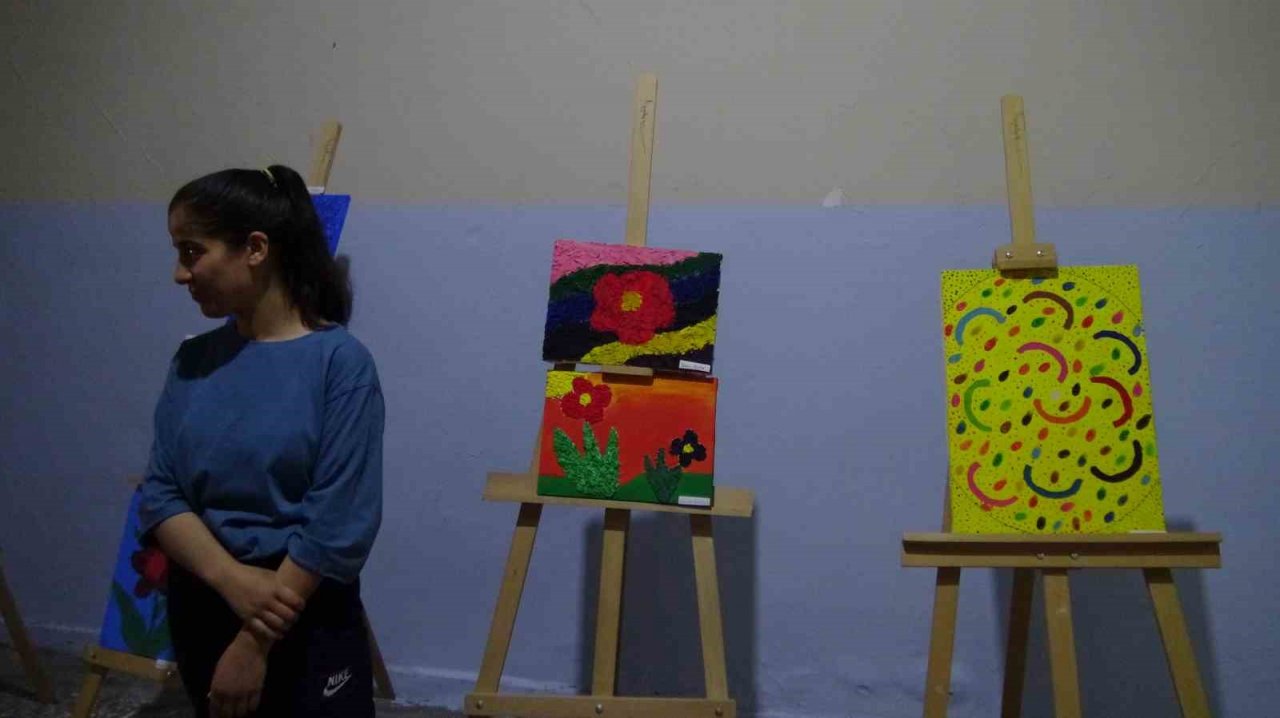 Batman’da atık malzemeler öğrenciler ve hocalarının elinde hayat buldu