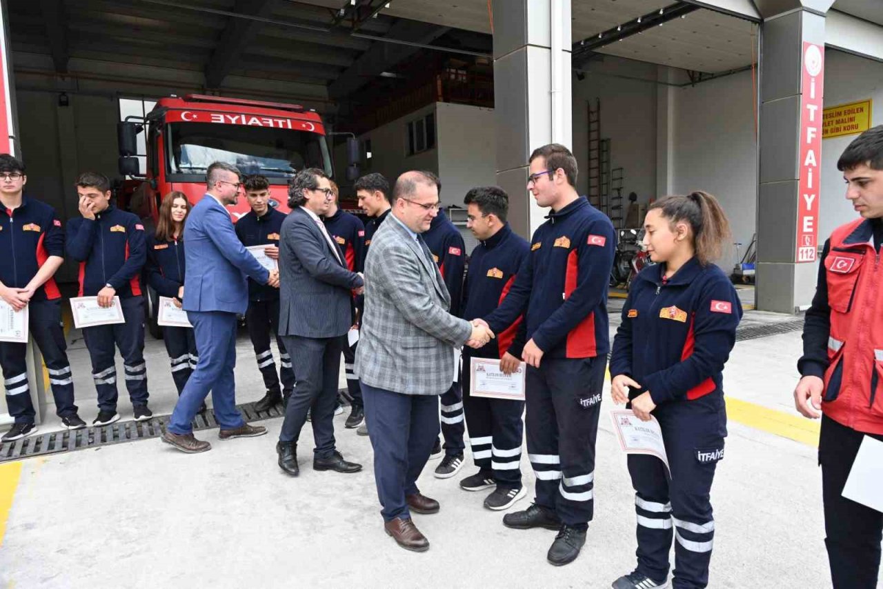 Zorlu eğitimleri tamamlayarak mesleğe hazır hale geldiler