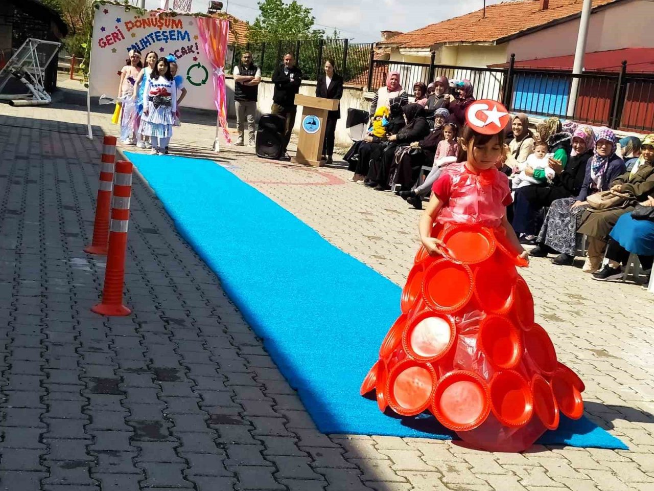 Altıntaş’ta "Geri Dönüşüm Muhteşem Olacak" isimli defile