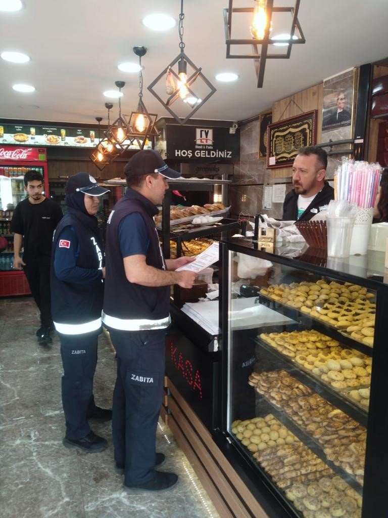 Amasya’da zabıta ekiplerinden marketlerde etiket denetimi
