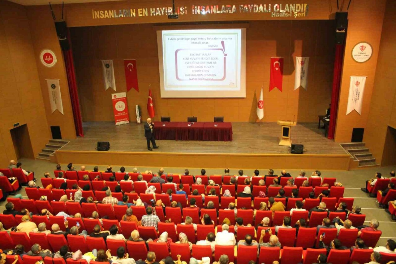 Aydın’da ’En Güvenliği Sığınağımız; Aile’ Semineri düzenlendi