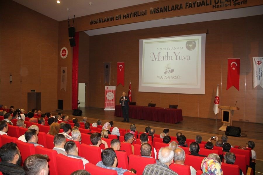 Aydın’da ’En Güvenliği Sığınağımız; Aile’ Semineri düzenlendi
