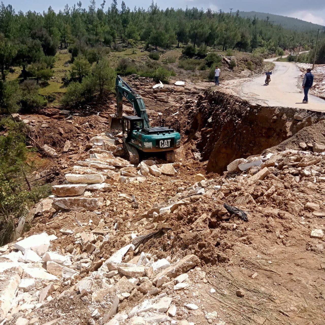 Aydın’da taşkınlarla mücadele sürüyor