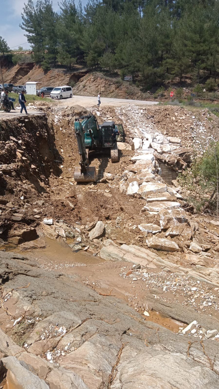 Aydın’da taşkınlarla mücadele sürüyor