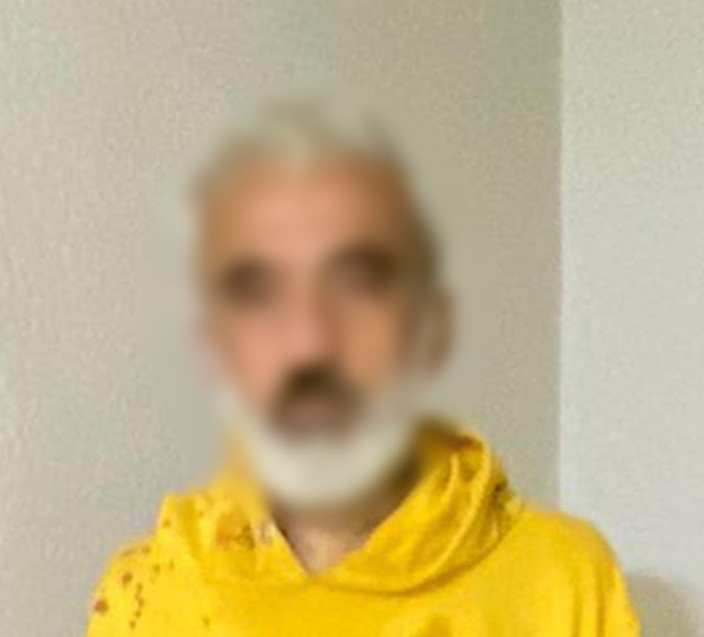 Yakalanacaklarını anlayınca uyuşturucu camdan aşağı attılar