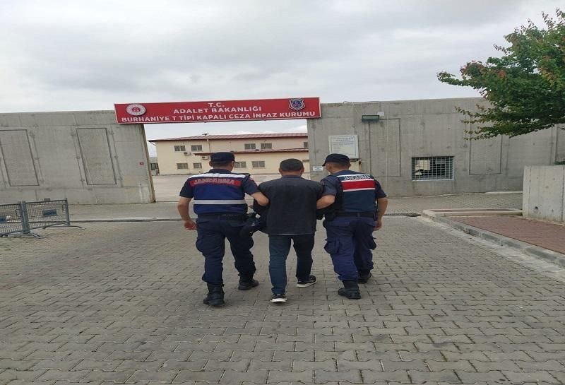 Balıkesir’de kesinleşmiş hapis cezası bulunan 2 kişi tutuklandı