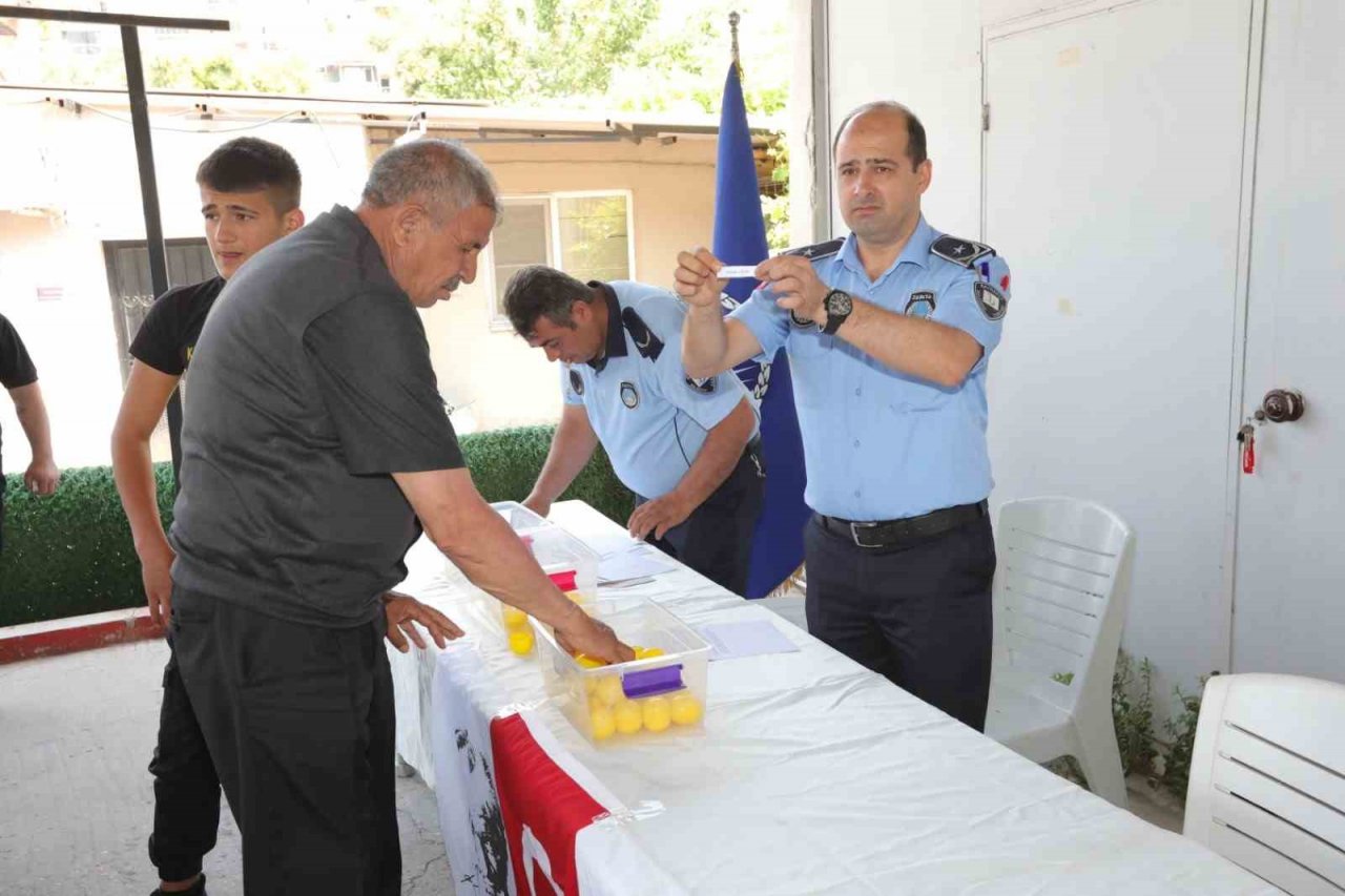 Bayraklı’da kurban satış yerleri kura ile belirlendi