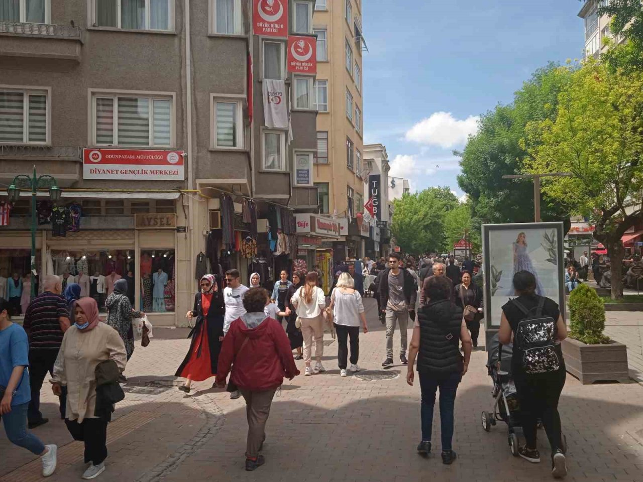 Haziran güneşini görenler dışarı akın etti