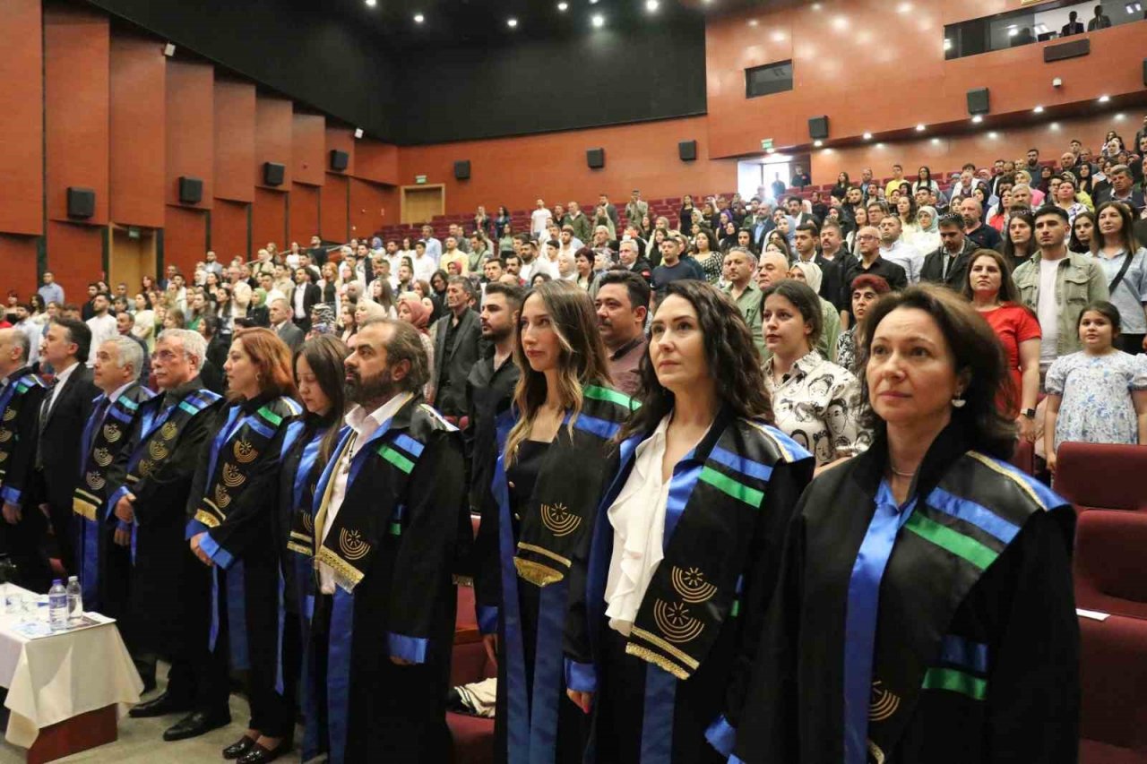 Geleceğin iletişimcileri mezun oldu