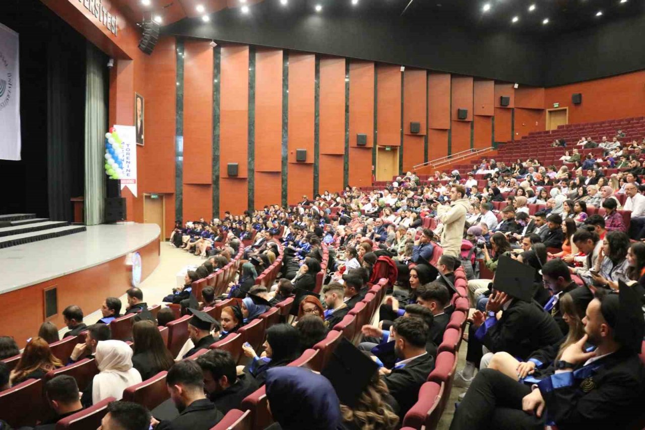 Geleceğin iletişimcileri mezun oldu