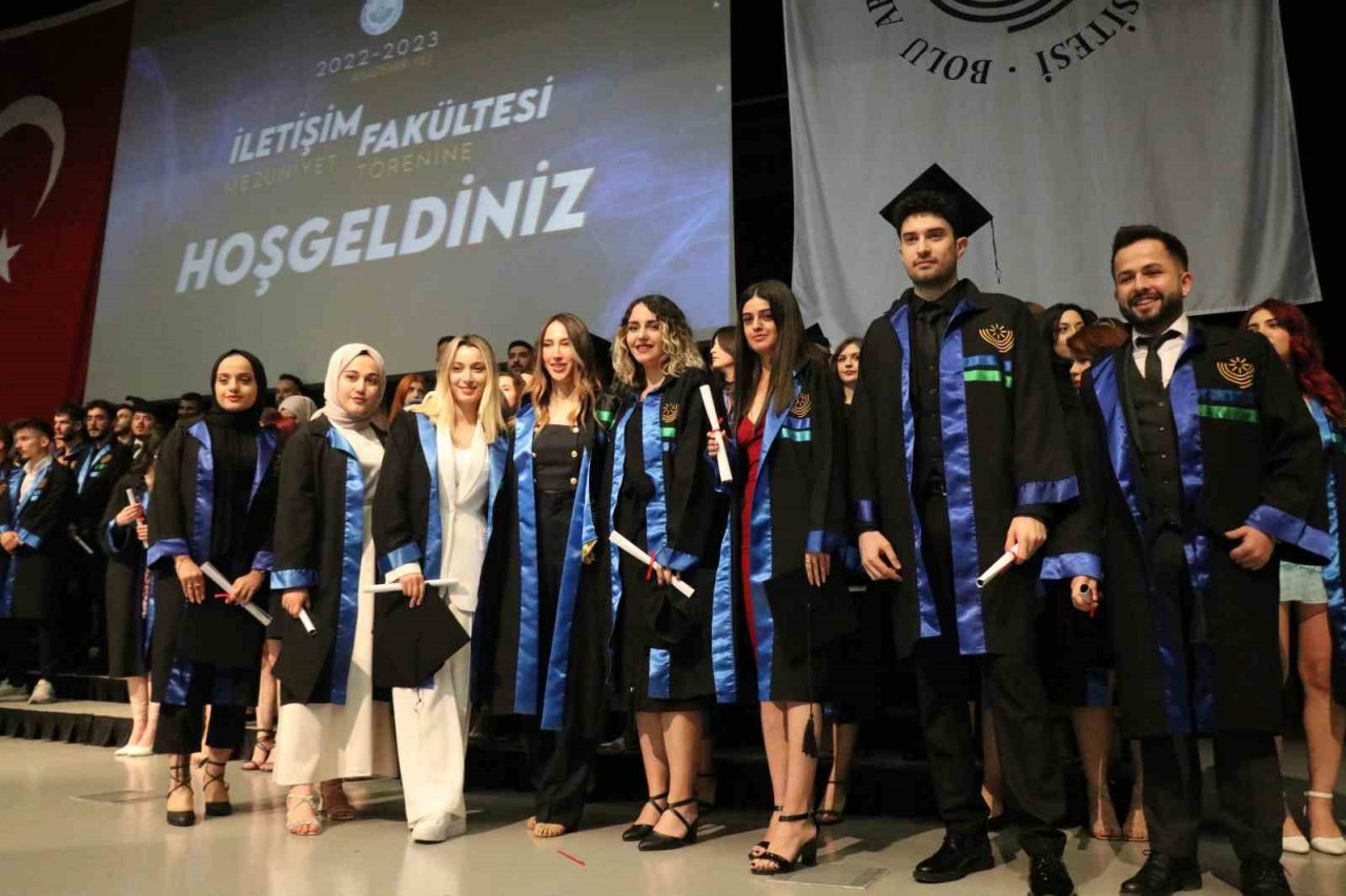 Geleceğin iletişimcileri mezun oldu