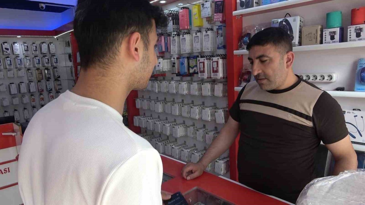 Kendisini dolandıran müşteriye seslendi: “Bu işlerle uğraşma birine toslarsın”