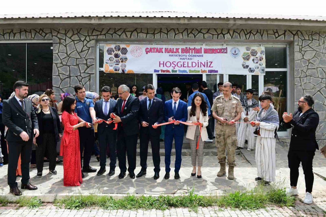 Çatak’ta ‘Hayat Boyu Öğrenme Haftası’ sergisi