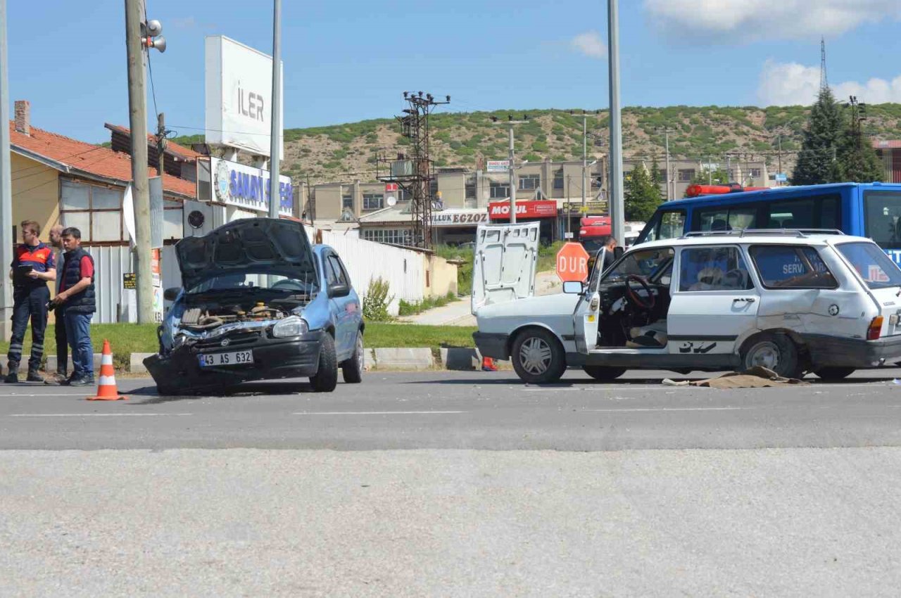 Tavşanlı’da trafik kazası, 2 yaralı