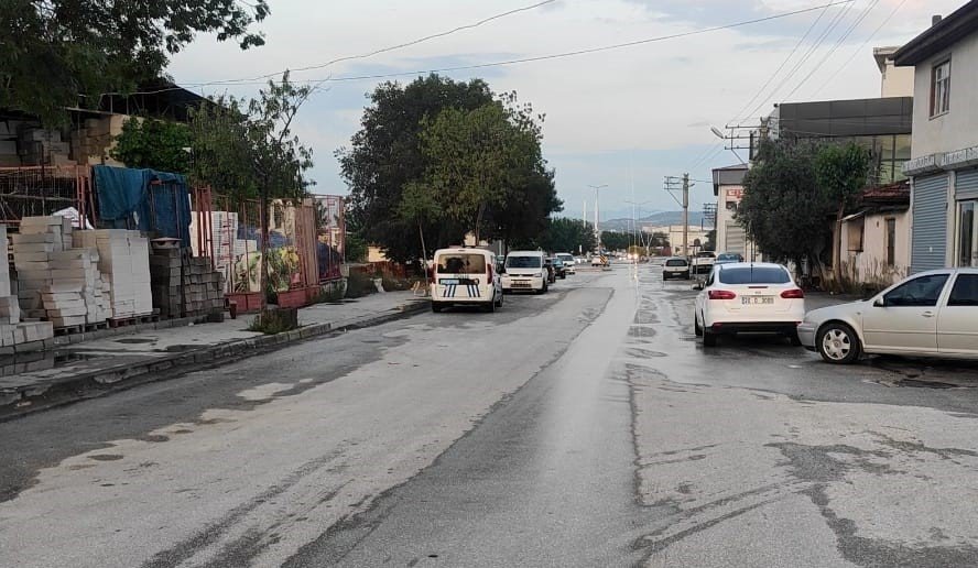 Çimento indirirken tartıştığı arkadaşını 3 yerinden bıçakladı