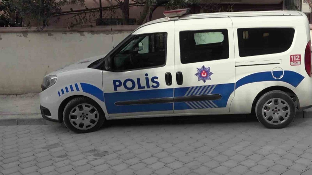 Çimento indirirken tartıştığı arkadaşını 3 yerinden bıçakladı