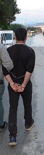 Çimento indirirken tartıştığı arkadaşını 3 yerinden bıçakladı