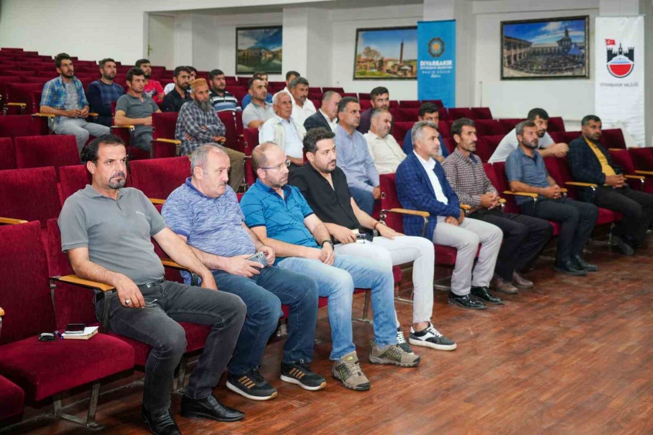 Fıstık ve ceviz aşısı yapan personel eğitime alındı