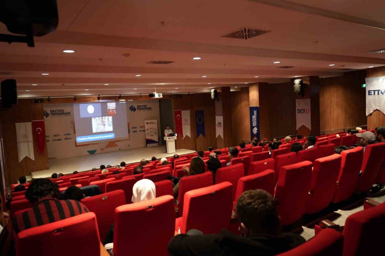 Bootcamp Erciyes çerçevesinde ‘How To Be Freelancer’ eğitimi verildi