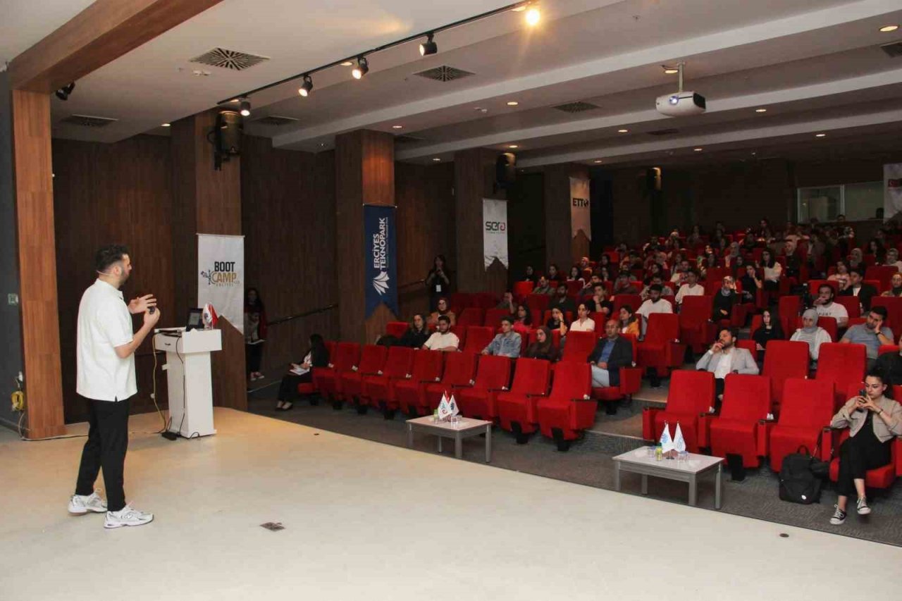 Bootcamp Erciyes çerçevesinde ‘How To Be Freelancer’ eğitimi verildi