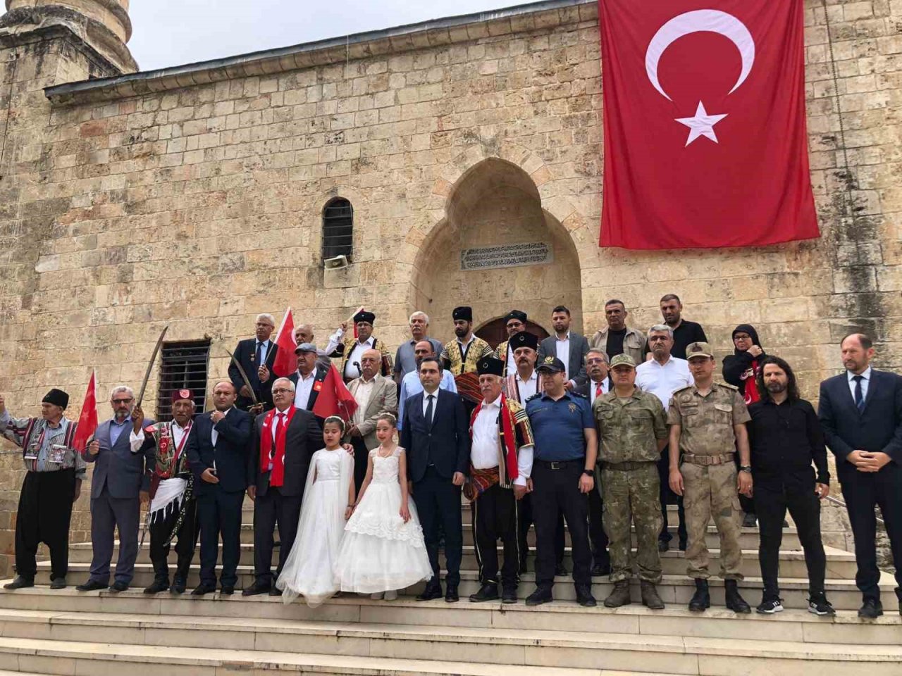 Tarihi Kozan sokaklarında 103 yıllık kurtuluş coşkusu yaşandı