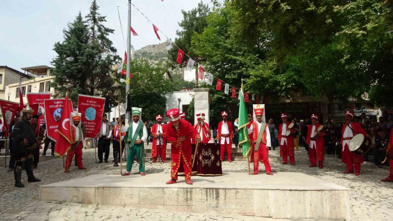 Tarihi Kozan sokaklarında 103 yıllık kurtuluş coşkusu yaşandı