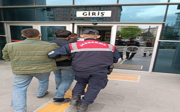 İş yerinden 50 bin TL’lik kablo çalan şüpheliler yakalandı