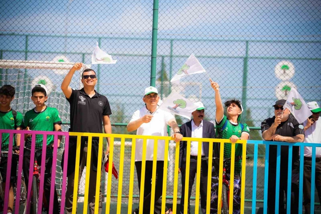 Fadıloğlu, gençlerle birlikte pedal çevirdi