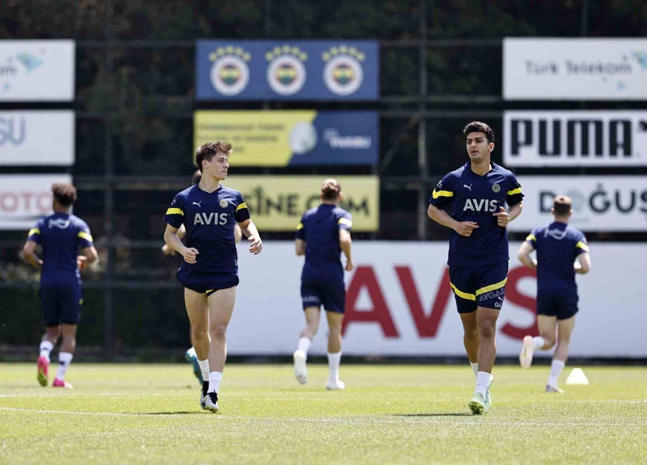 Fenerbahçe’de derbi hazırlıkları devam ediyor
