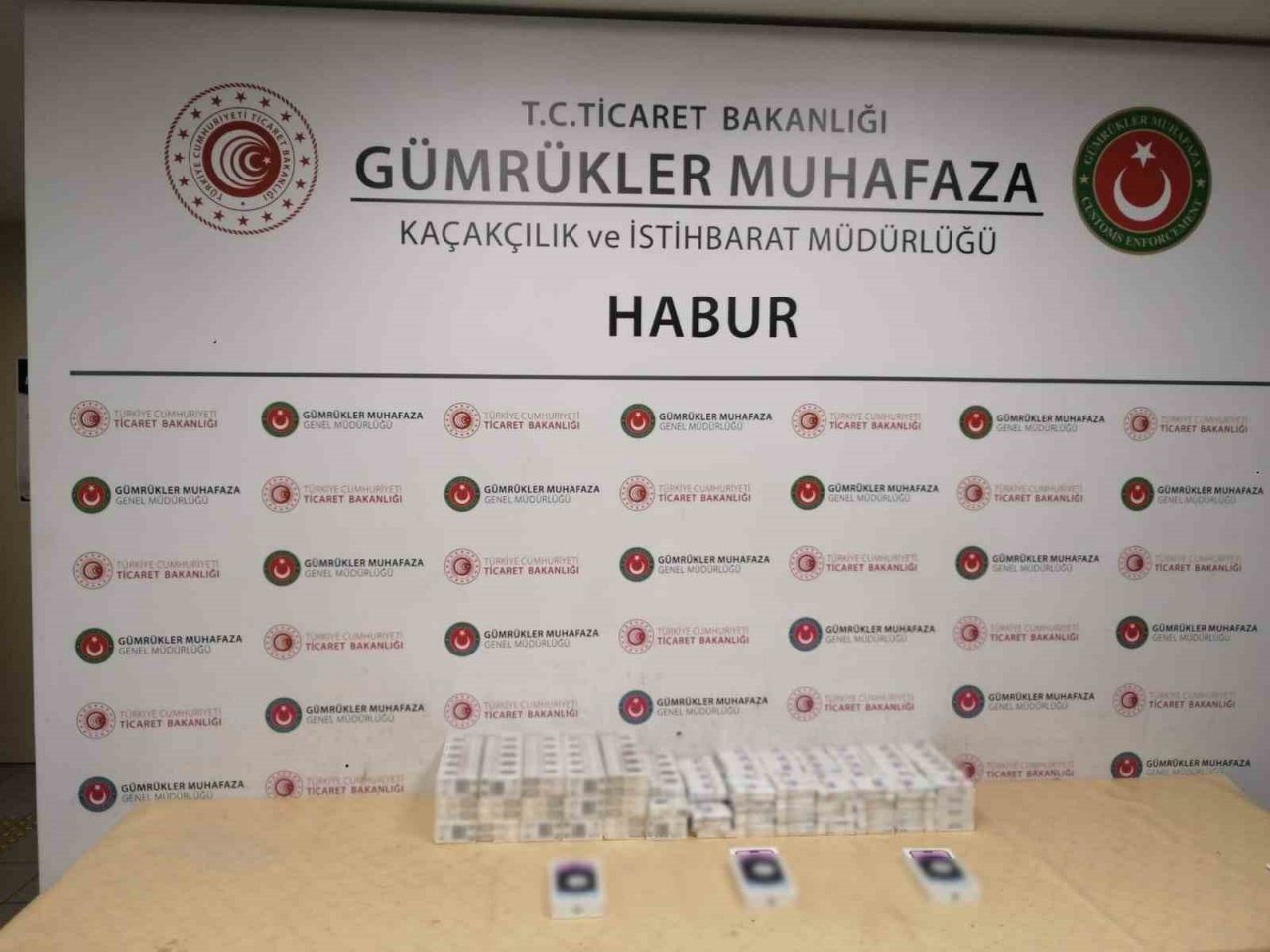 Habur Sınır Kapısı’nda bin 250 paket kaçak sigara ele geçirildi