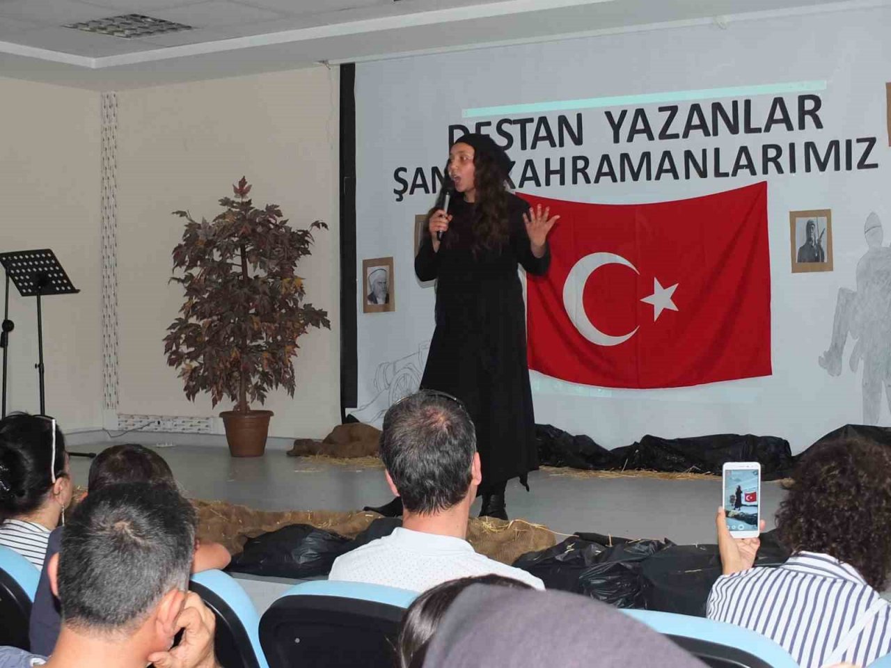 Balıkesirli öğrenciler destan yazan kahramanları canlandırdı