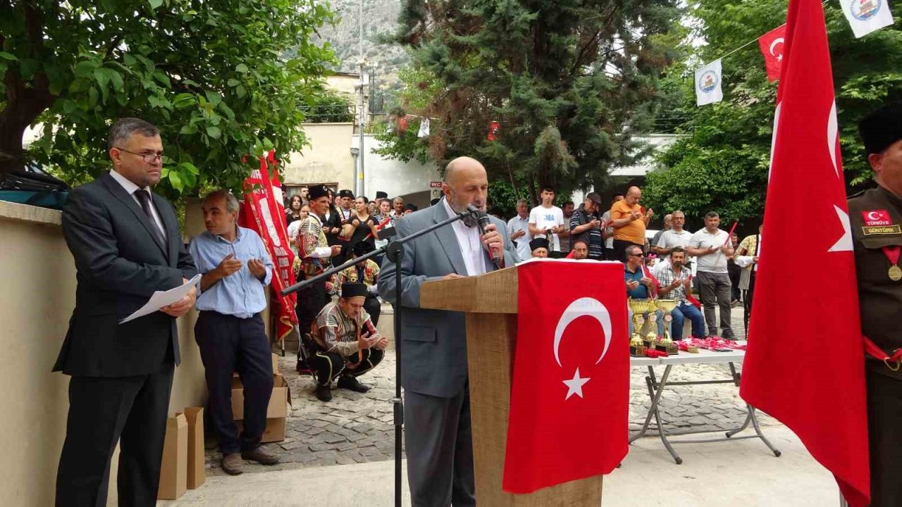 Tarihi Kozan sokaklarında 103 yıllık kurtuluş coşkusu yaşandı