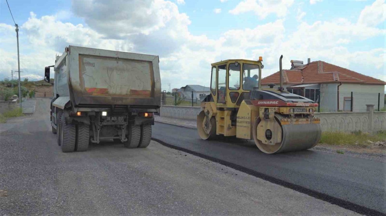 Gesi Mahallesi’nde 6 sokak asfaltlanıyor