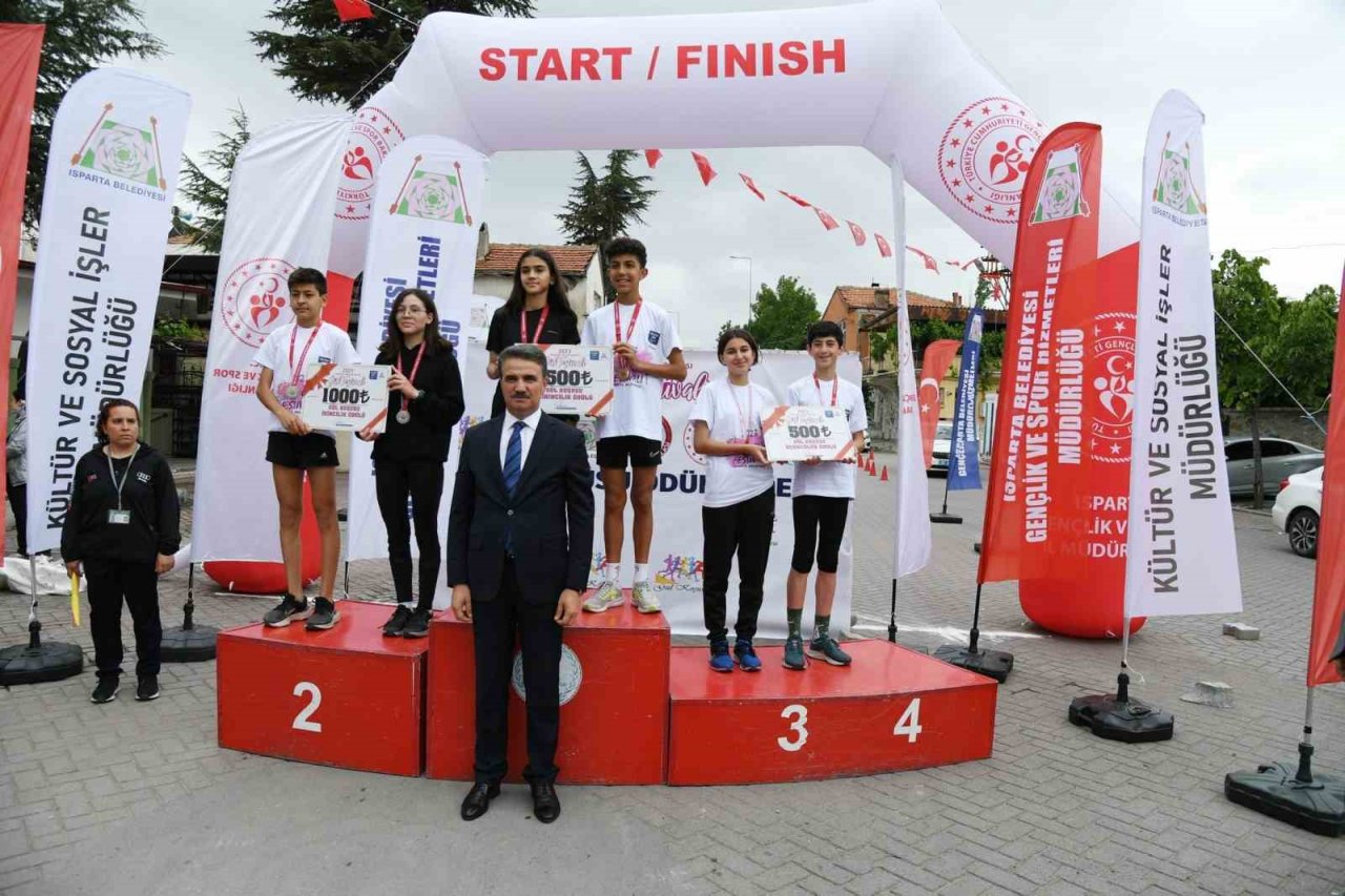 5 kilometrelik Gül koşusunda kıyasıya mücadele