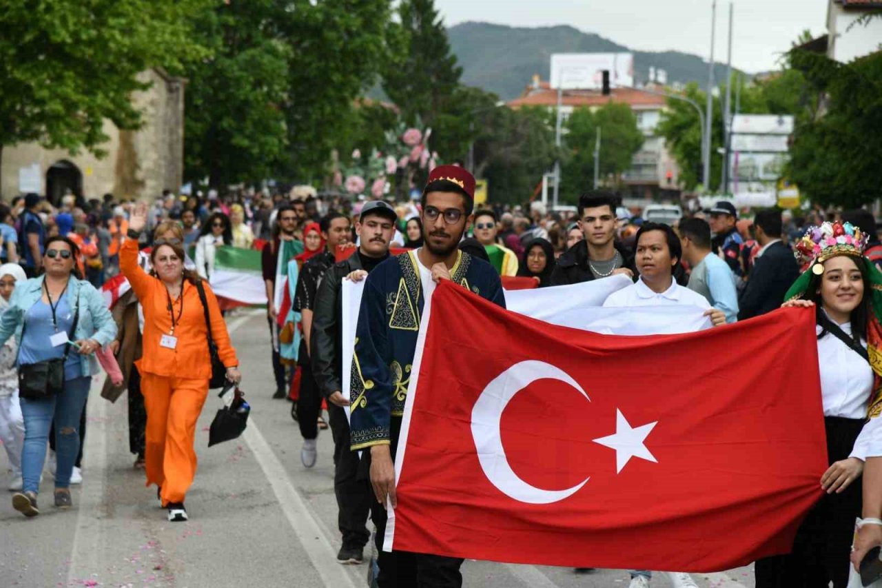 Isparta’da "Gül Festivali" renkli görüntülerle başladı