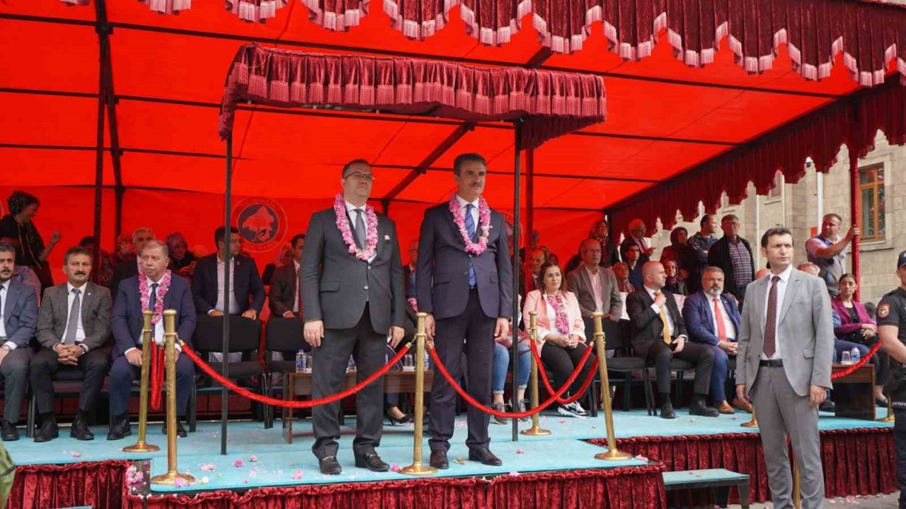 Isparta’da "Gül Festivali" renkli görüntülerle başladı