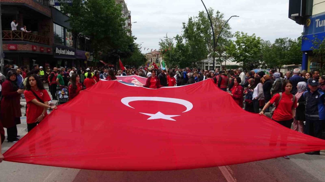 Isparta’da "Gül Festivali" renkli görüntülerle başladı