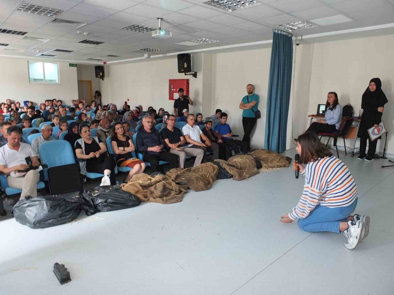 Balıkesirli öğrenciler destan yazan kahramanları canlandırdı