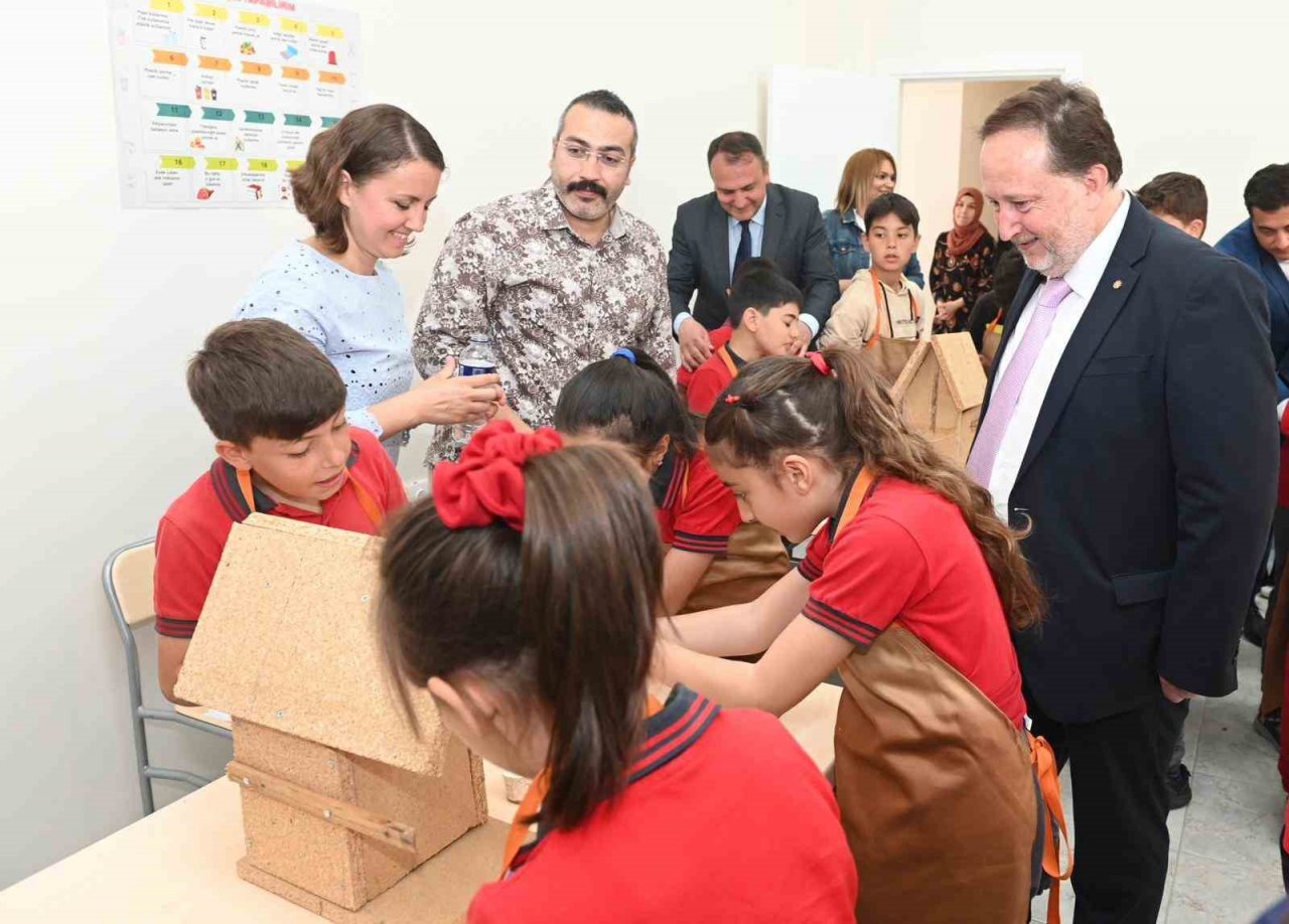 Karesi Atık Getirme Merkezi öğrencileri ağırladı