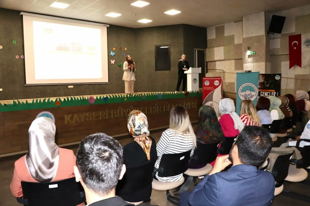 Huzur Çınarı’ndna YEŞİLAY ile Bağımlılıkla Mücadele Çalışması