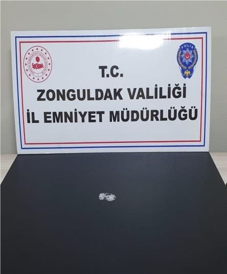 Polis uygulamasında uyuşturucu ele geçirildi, 4 kişi yakalandı