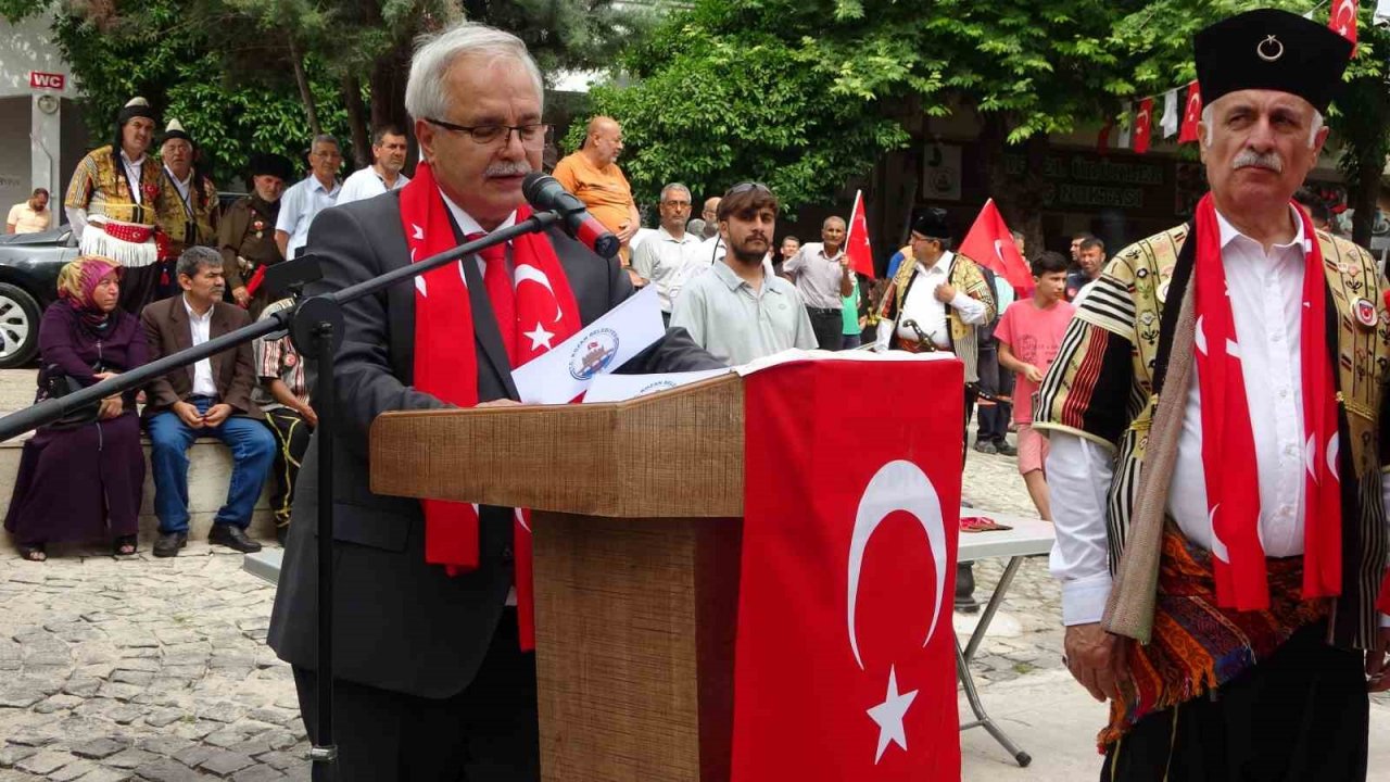 Tarihi Kozan sokaklarında 103 yıllık kurtuluş coşkusu yaşandı